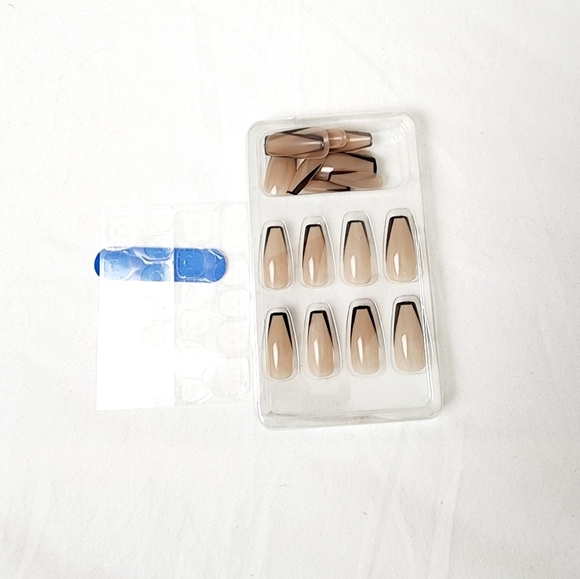 24 Pieces Fake Press On Nails - Picture 5 of 6